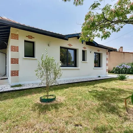 Maison De La Source - Piscine Chauffee, Proche Du Betey *