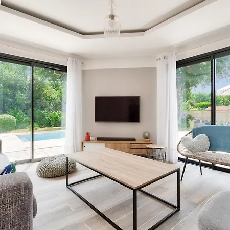 Maison De La Source - Piscine Chauffee, Proche Du Betey *