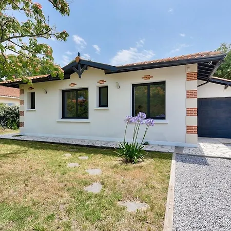 Maison De La Source - Piscine Chauffee, Proche Du Betey Vila