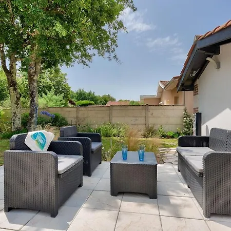 Vila Maison De La Source - Piscine Chauffee, Proche Du Betey