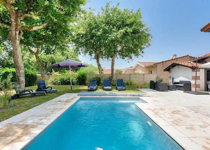 Maison De La Source - Piscine Chauffée, Proche Du Betey *