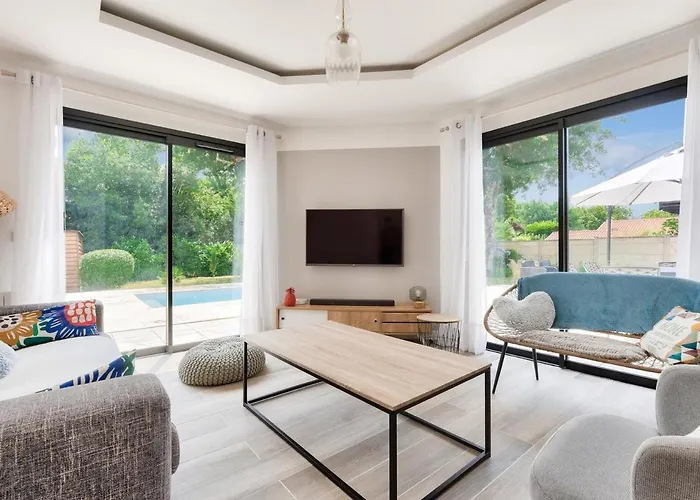 Maison De La Source - Piscine Chauffée, Proche Du Betey *